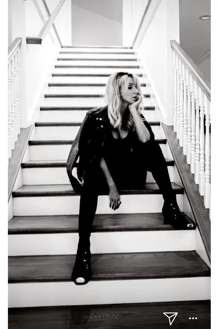 Светлана Лобода засыпала свой Instagram черно-белыми снимками, и она на них сама нежность - фото 405997