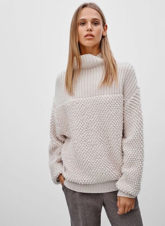 Модные свитера oversize, которые спасут тебя от холодной осени 2018-го - фото 406128