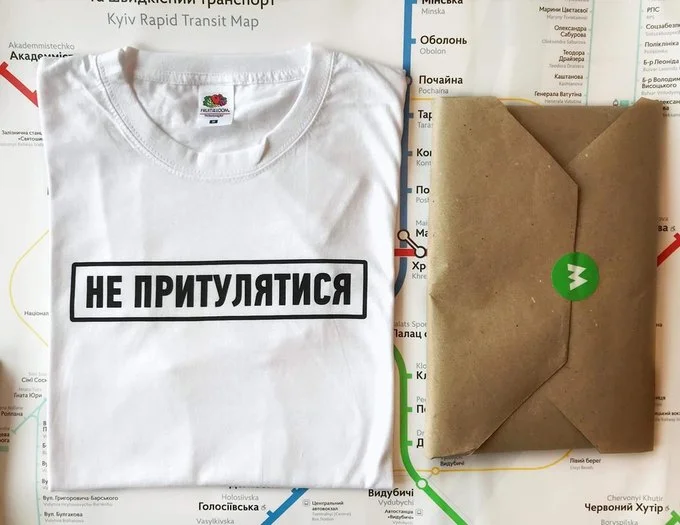 У київському метро тепер можна придбати брендовані сувеніри - фото 406422