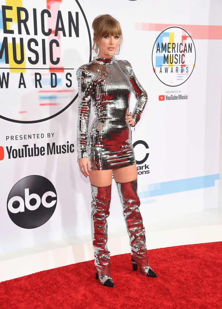 American Music Awards 2018 - звезды во всей красе на красной дорожке премии - 407348 American Music Awards 2018 - звезды во всей красе на красной дорожке премии - фото 407348