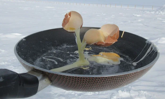 Ну афигеть: ученый готовит еду в Антарктиде и ее вид вас ошарашит - фото 407583