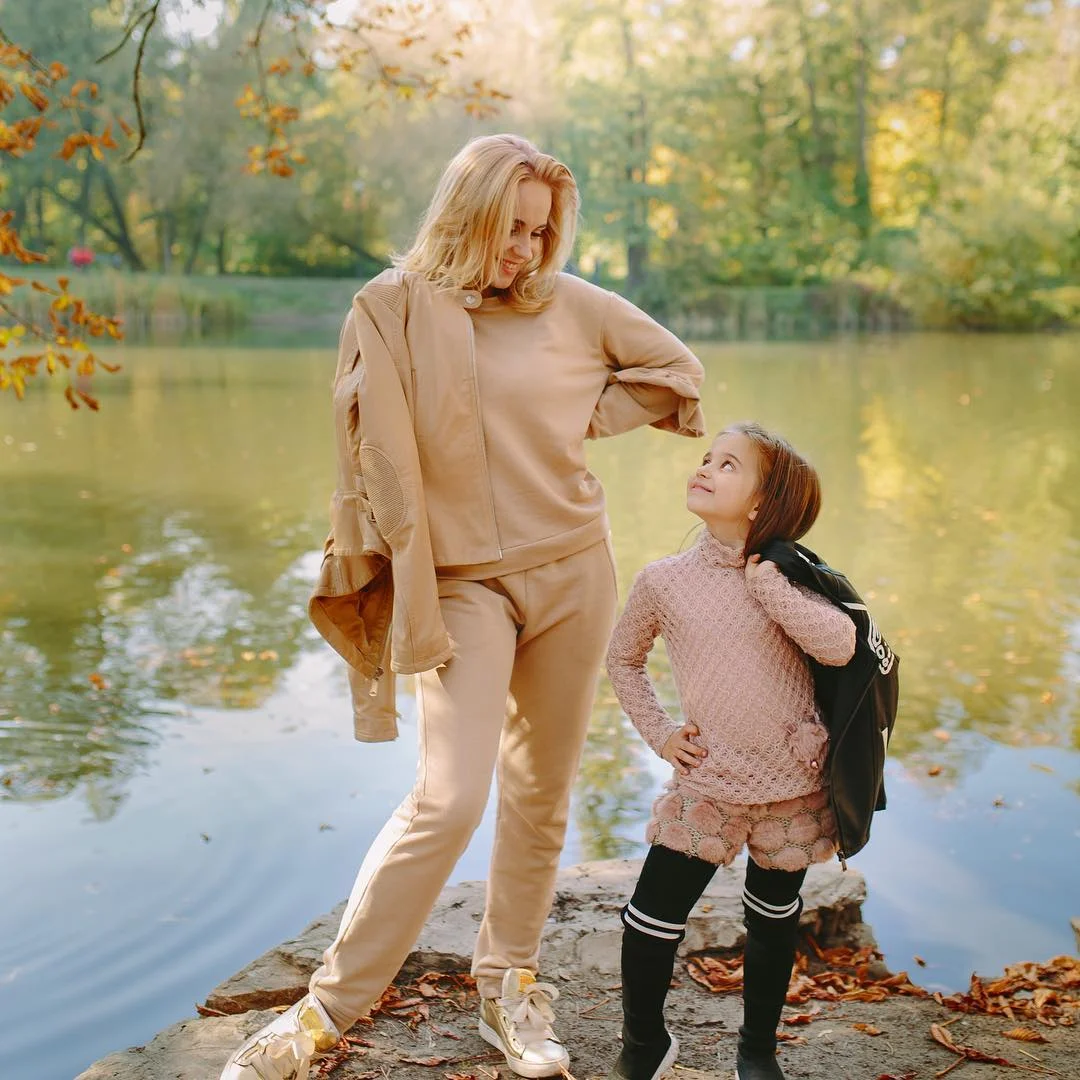 Лилия Ребрик с дочерьми сделала осенью фотосессию мечты - фото 408454