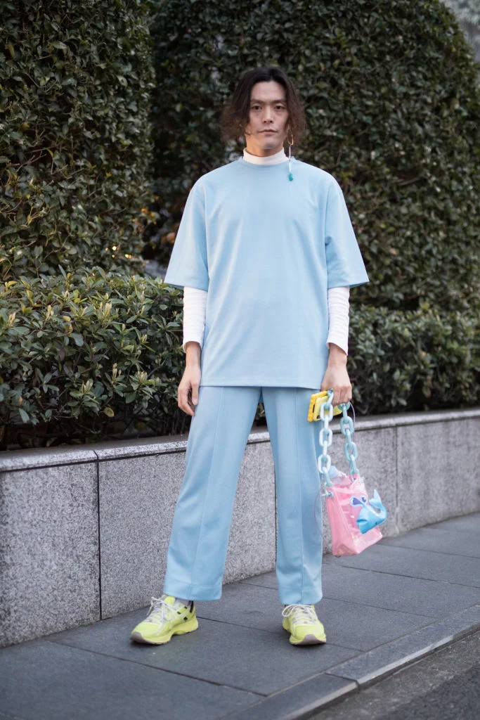 Неделя моды в Токио: какими модными решениями удивляют гости столицы Японии - фото 408548