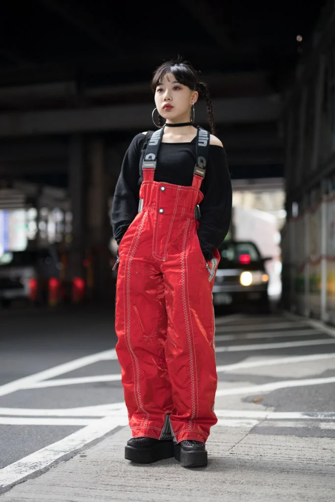 Неделя моды в Токио: какими модными решениями удивляют гости столицы Японии - фото 408550