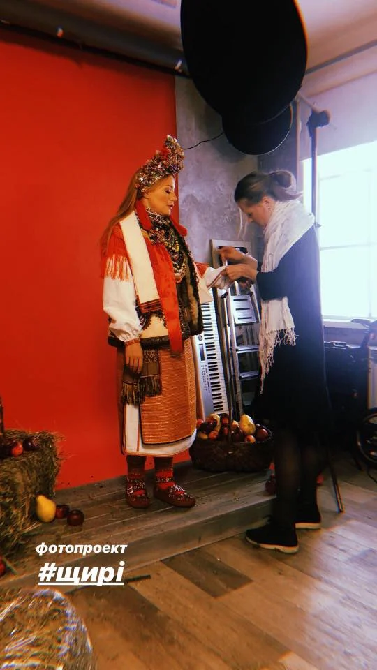 Тіна Кароль приміряла українське народне вбрання і довела, що наші дівчата - найвродливіші - фото 409429