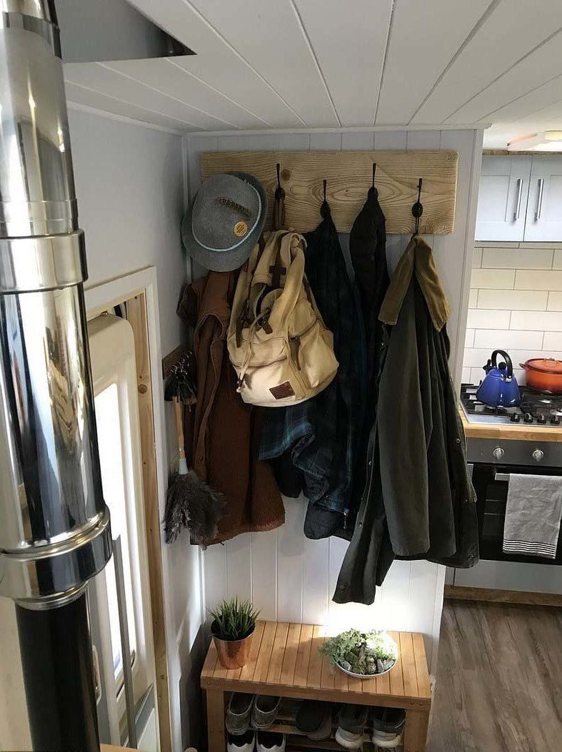 Життя на колесах: пара перетворила фургон на квартиру і так подорожує світом - фото 409445