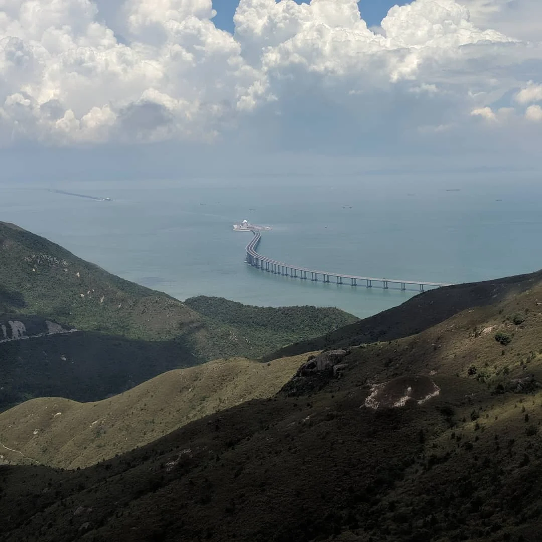 Открыли самый длинный мост через море - вот, как выглядит эта красота - фото 409520