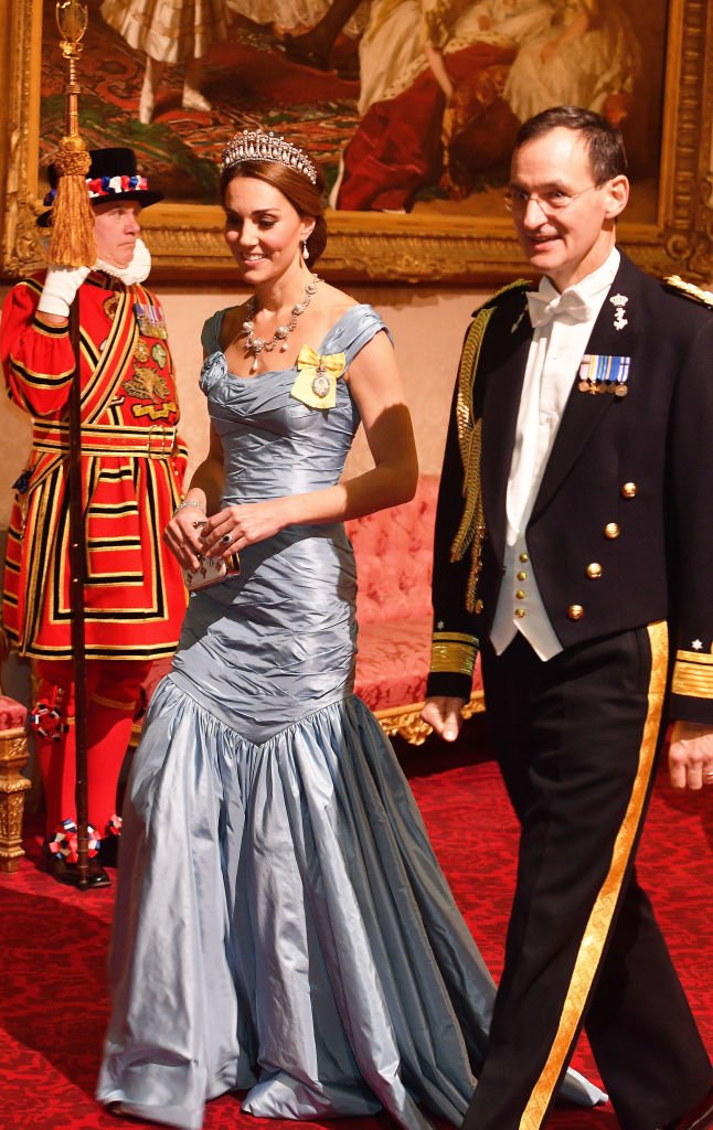 Кейт Миддлтон показала всю свою королевскую красоту на грандиозном приеме - фото 409726