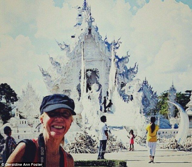 Крутая 72-летняя бабушка объездила весь мир, пока украинские бабушки сидят на скамейках - фото 410780