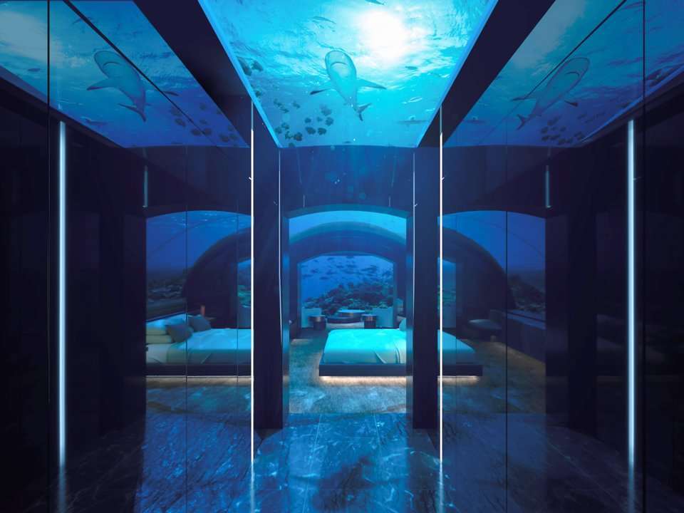 Открыли первую в мире подводную виллу, в которой ты будешь спать рядом с акулами - фото 411584