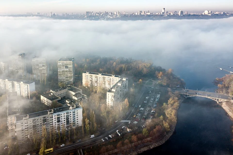 Осінній Київ у тумані: магічні фото українського фотографа - фото 411756