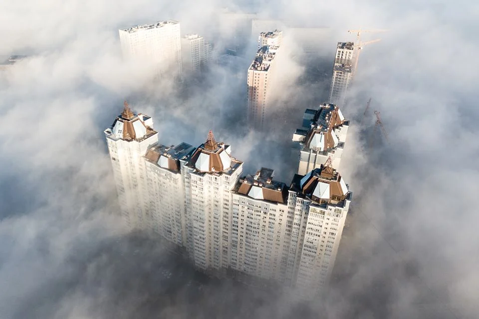 Осінній Київ у тумані: магічні фото українського фотографа - фото 411757