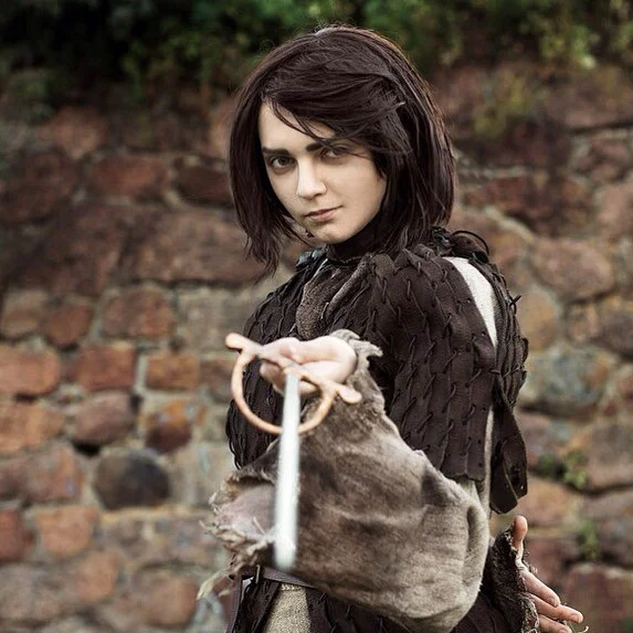 И Фродо, и Ария Старк: эта девушка имеет талант превращаться в любого персонажа - фото 412144