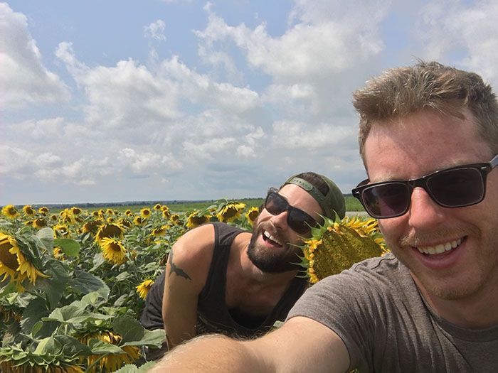 Хлопці з почуттям гумору повторили популярні дівчачі фото з Instagram - 412221 Хлопці з почуттям гумору повторили популярні дівчачі фото з Instagram - фото 412221