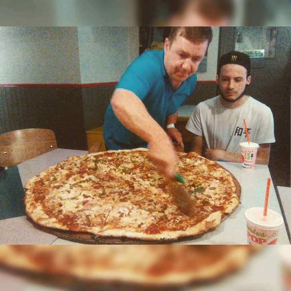 500 евро за пожирание пиццы: в Дублине проводят веселую акцию, в которой трудно выиграть - фото 412433
