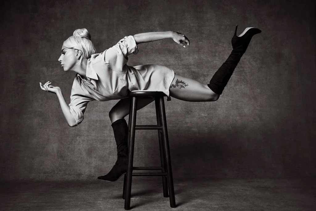 Леді Гага знялася у чуттєвій фотосесії, де засвітила свої стрункі ніжки - фото 412598