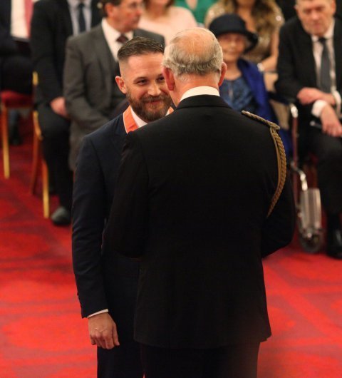 Актер Том Харди получил престижное звание командора Британской империи - фото 412851