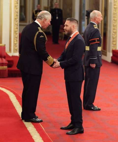 Актер Том Харди получил престижное звание командора Британской империи - фото 412852