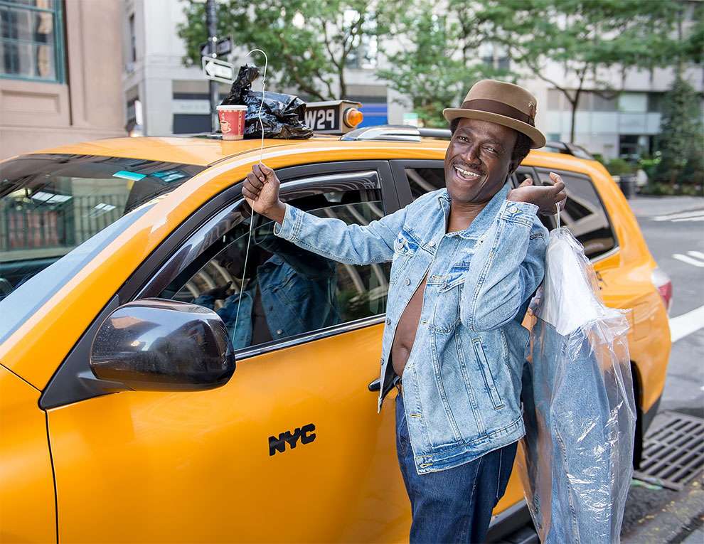 Игривые таксисты из Нью-Йорка снялись для ежегодного благотворительного календаря - фото 412981