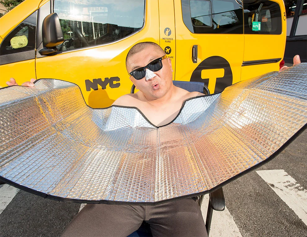 Грайливі таксисти із Нью-Йорка знялись для щорічного благодійного календаря - фото 412984