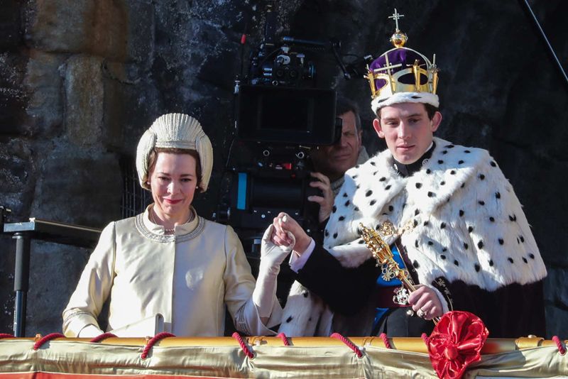 'Корона' 3 сезон: появился новый кадр со съемок сериала - фото 413246
