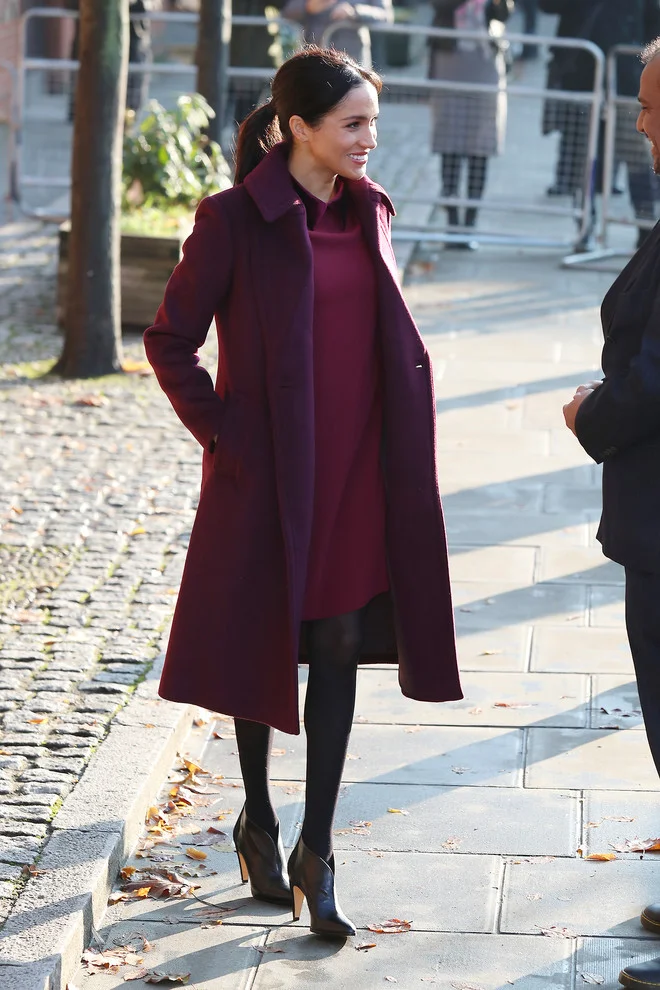 Королівські війни: Кейт Міддлтон і Меган Маркл вийшли у світ у схожому вбранні - фото 413304