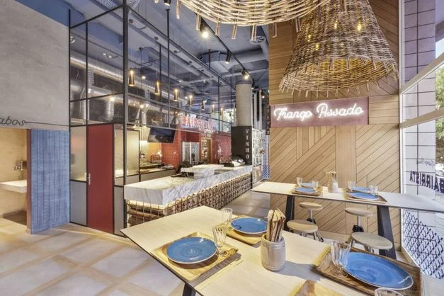 Киянин розробив інтер'єр ресторану в Лісабоні, і дизайн закладу просто вражає - фото 413893