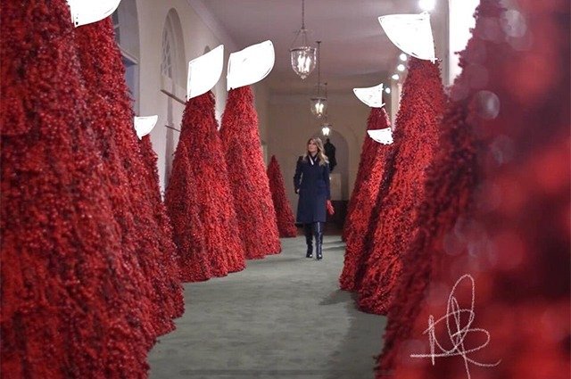 Мелания Трамп и ее елки в Белом доме стали мемом - фото 414004