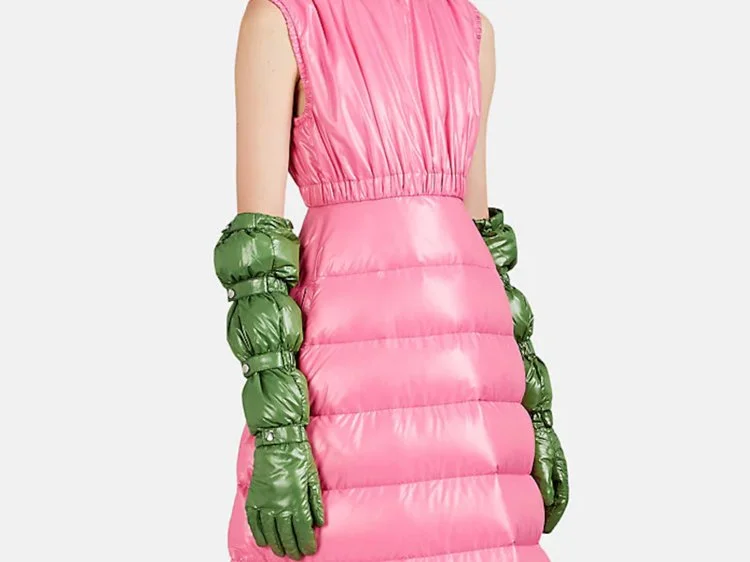 Платье-пуховик - самая странная модная новинка этой зимой - фото 414195