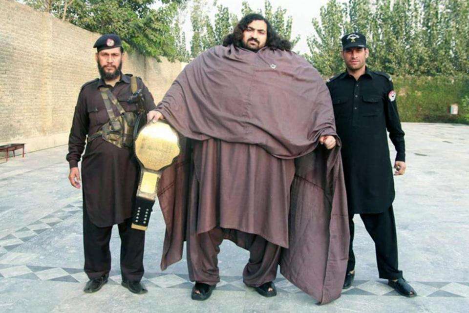 Мужчина набрал 430 килограммов, чтобы стать Геркулесом - фото 414499