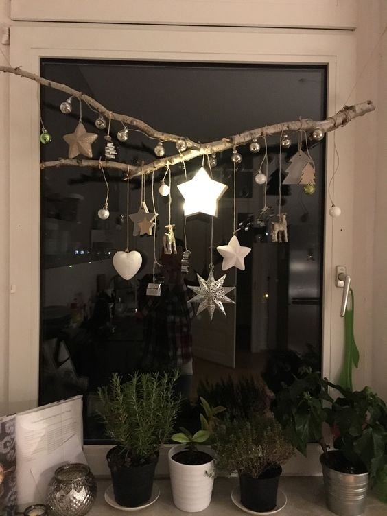 Создаем уют своими руками: идеи декора дома рождественскими фонариками - фото 415198
