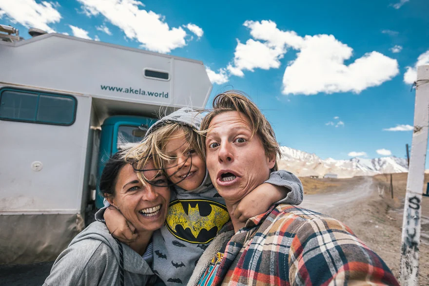 Вдохновляет: семья переселилась в фургон, чтобы показать ребенку красоту нашего мира - фото 415327