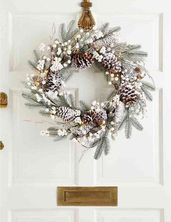 Рождественские венки на дверь: идеи, которые легко повторить и сделать своими руками - фото 415675