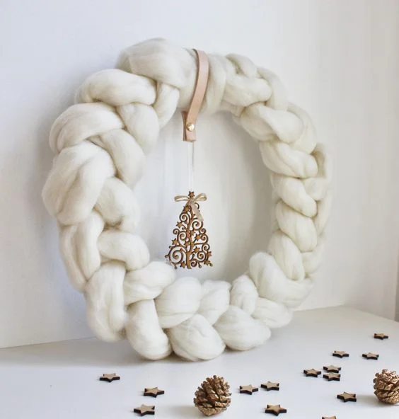 Рождественские венки на дверь: идеи, которые легко повторить и сделать своими руками - фото 415678