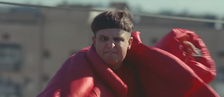 Американский исполнитель Oliver Tree снял шальной клип в Киеве - 415764 Американский исполнитель Oliver Tree снял шальной клип в Киеве - фото 415764