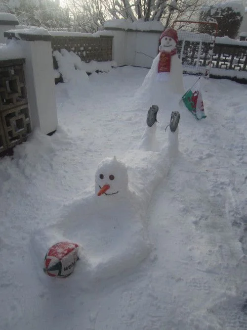 Вспомним детство: прикольные и веселые идеи для лепки снеговиков - фото 415820