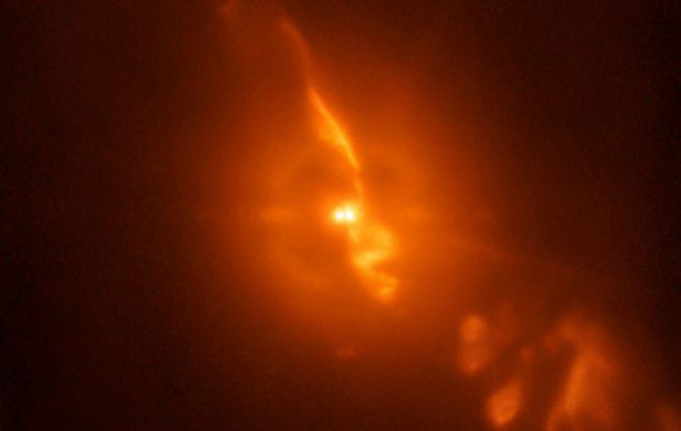 Телескоп Hubble показал, как звезды поглощают друг друга - фото 416229