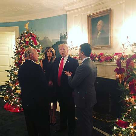 Президентська тусовка: Трампи закатали різдвяну вечірку у Білому домі - фото 416465