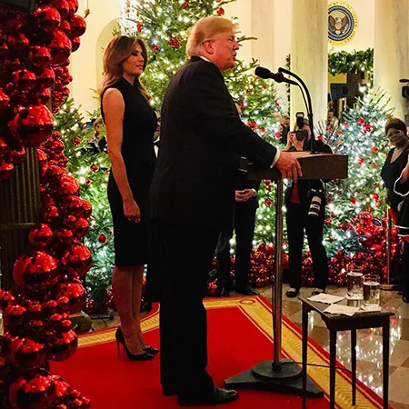 Президентская тусовка: Трампы закатали рождественскую вечеринку в Белом доме - фото 416467