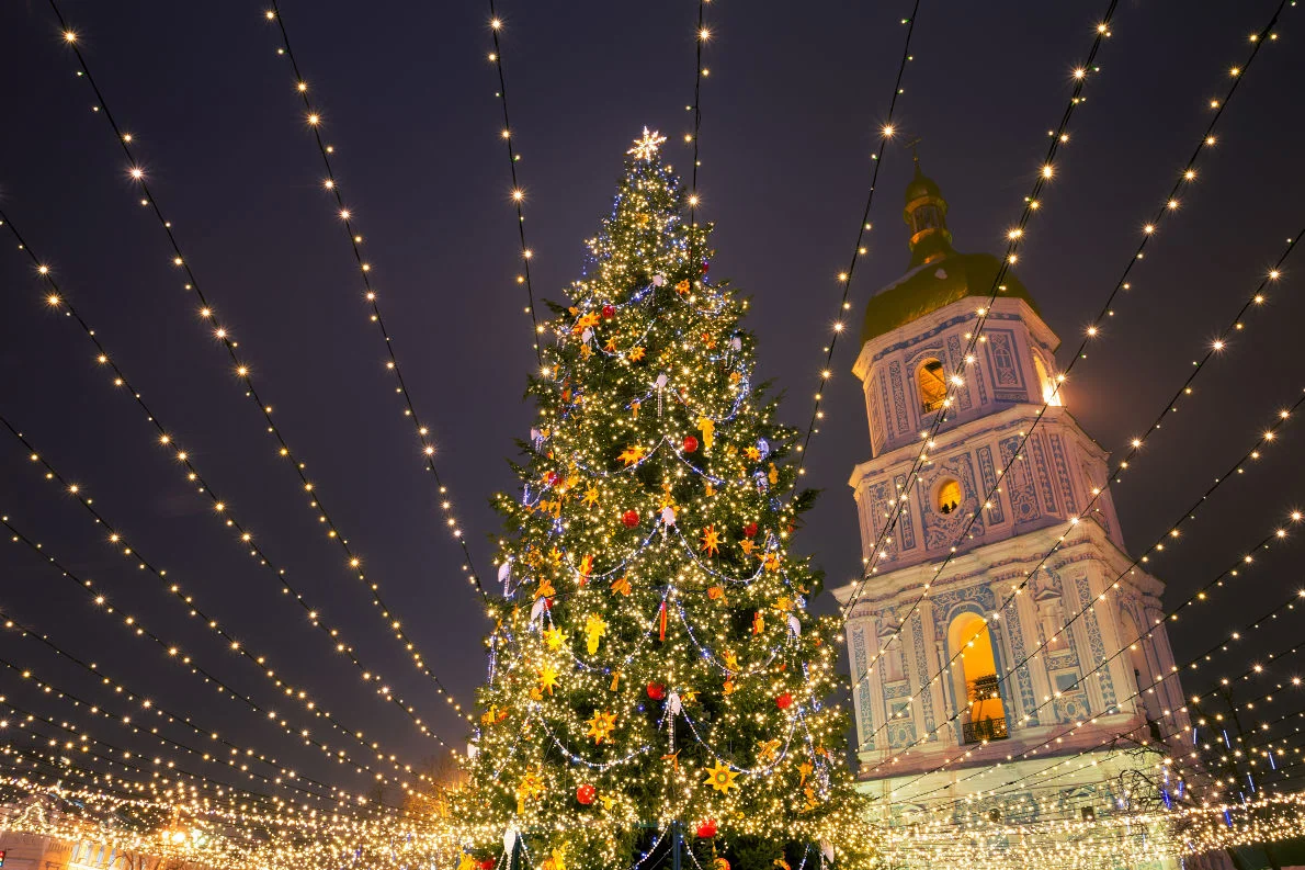 Гордимся: киевскую елку признали самой красивой в Европе - фото 416711