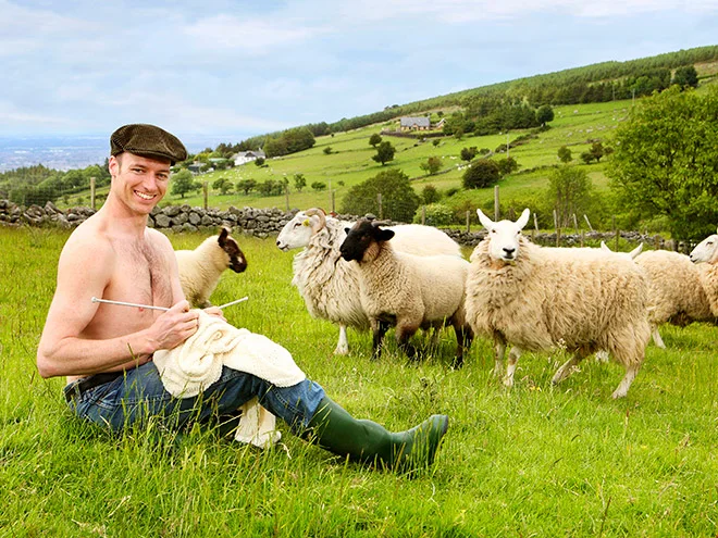 Ирландские фермеры снялись полуголыми ради благотворительности, и это точно стоит внимания - фото 416753