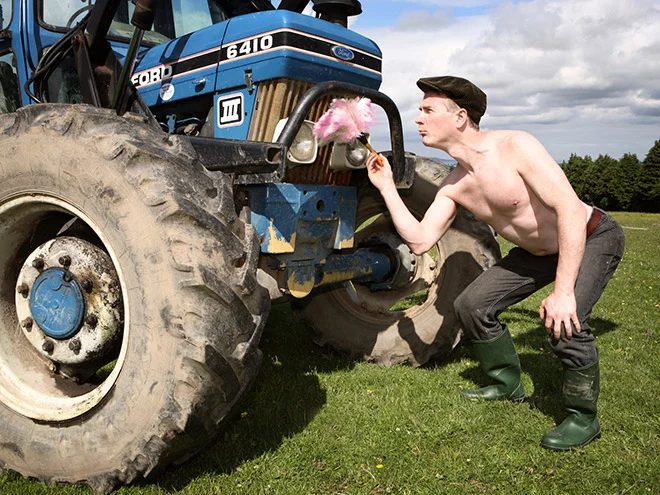 Ирландские фермеры снялись полуголыми ради благотворительности, и это точно стоит внимания - фото 416759