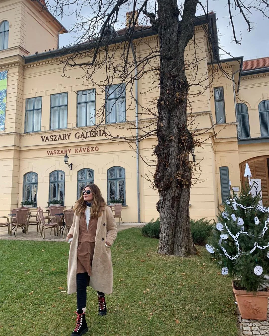 Жанна Бадоева 'засыпала' сеть фото романтического путешествия с любимым в Венгрию - фото 417407