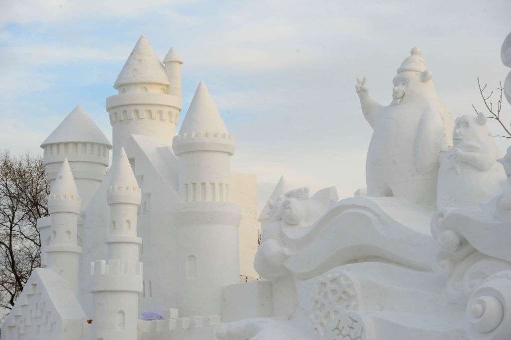 Ледяной мир: фестиваль ледовых скульптур 2019 поразит каждого - фото 417901