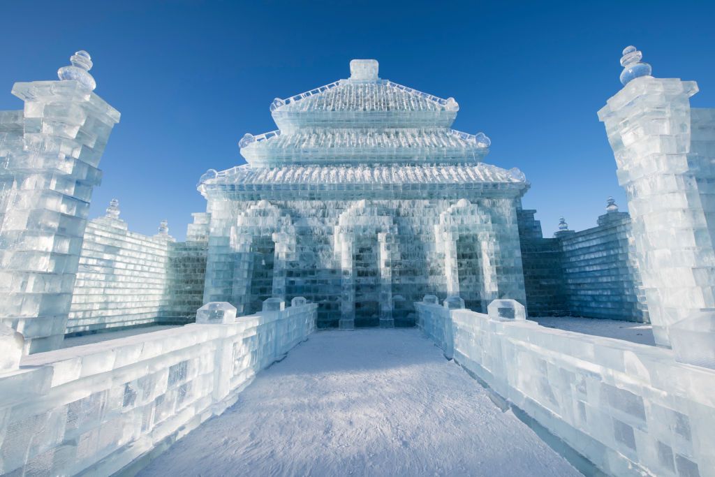 Ледяной мир: фестиваль ледовых скульптур 2019 поразит каждого - фото 417904