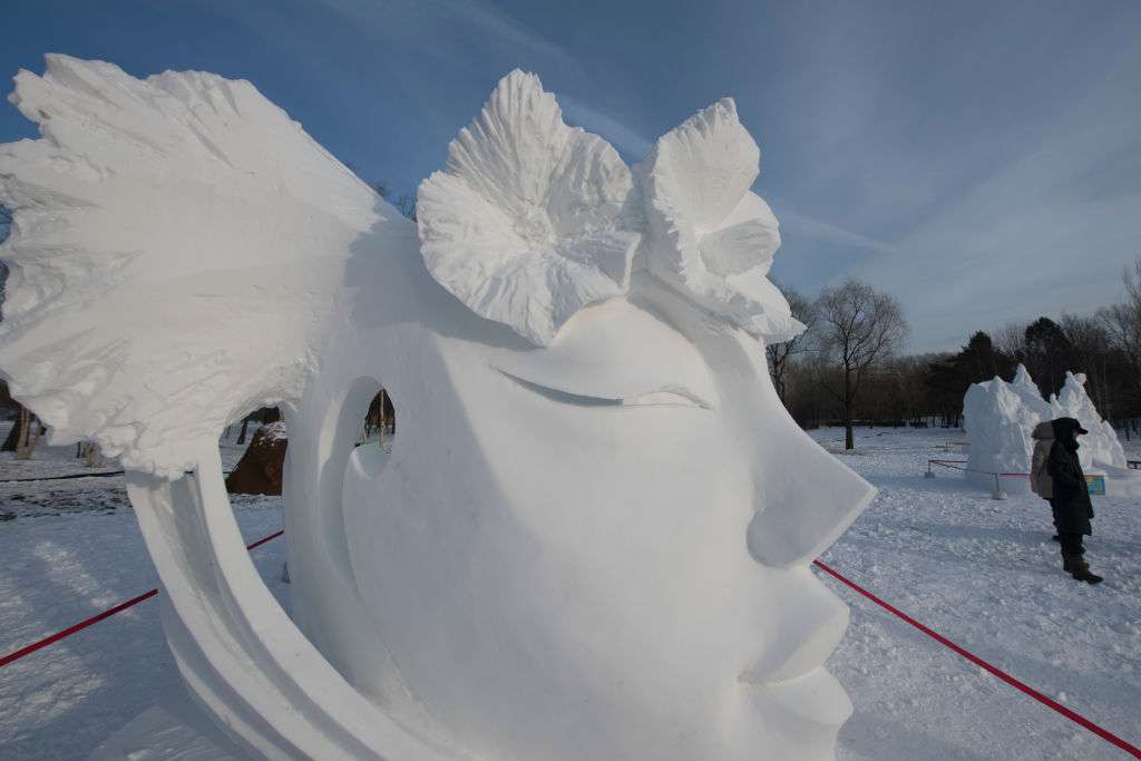 Ледяной мир: фестиваль ледовых скульптур 2019 поразит каждого - фото 417910