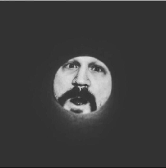 Новий тренд - фотографуватися через рулон туалетного паперу, наче ти - Місяць - 418897 Новий тренд - фотографуватися через рулон туалетного паперу, наче ти - Місяць - фото 418897