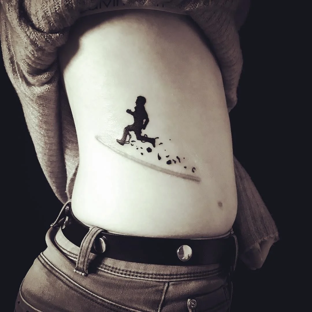 Не прихоть, а необходимость: 10 креативных татуировок, которые перекроют шрамы на теле - фото 419251