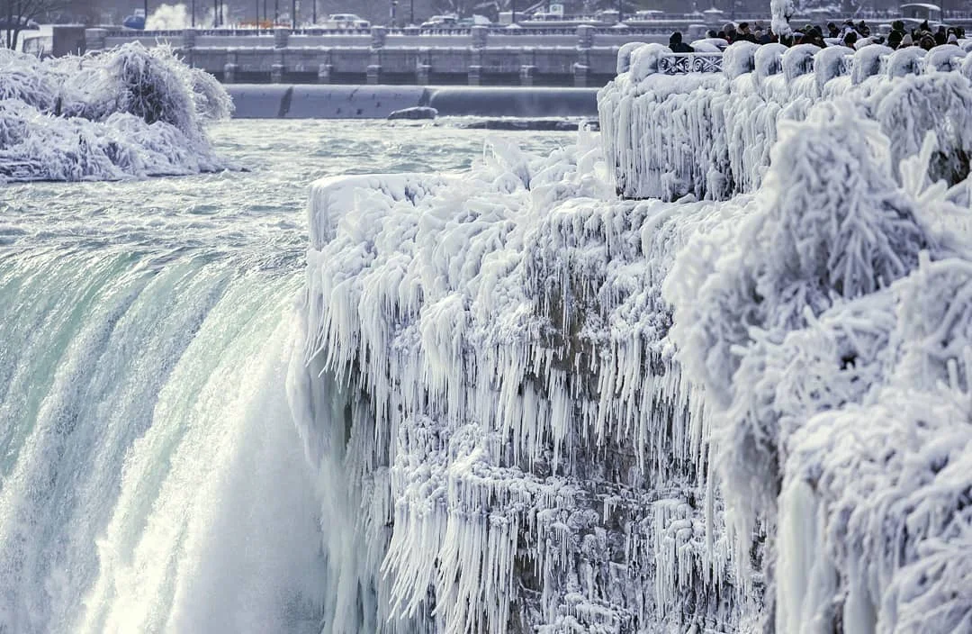 Ніагарський водоспад замерз і перетворився на фантастичне зимове диво - фото 419314