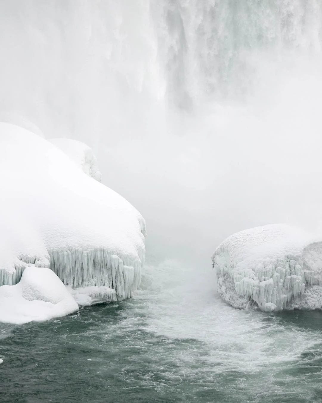 Ніагарський водоспад замерз і перетворився на фантастичне зимове диво - фото 419320